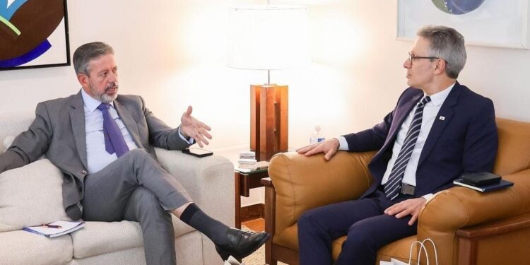 Deputado Arthur Lira recebe governador de Minas Gerais para discutir o Propag