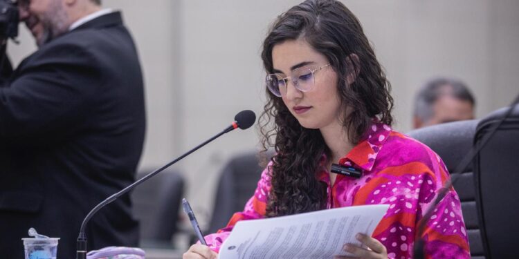 Justiça cancela licença de extração de areia em Marechal após denúncia de Teca Nelma