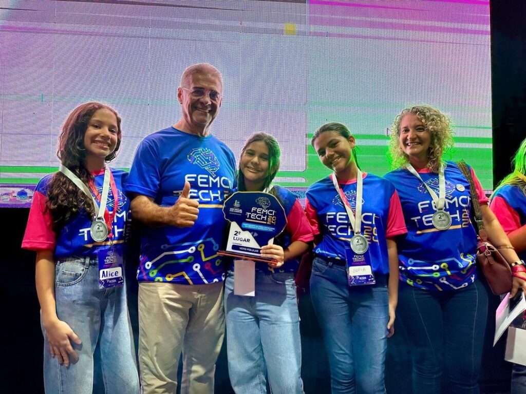 São Miguel dos Campos: prefeito participa do encerramento da Feira Municipal de Ciências e Tecnologias 2024