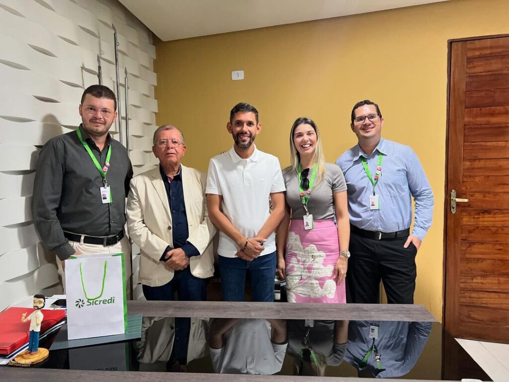 Prefeito de Olivença tem reunião com representantes do banco Sincredi para discutir abertura de agência na cidade