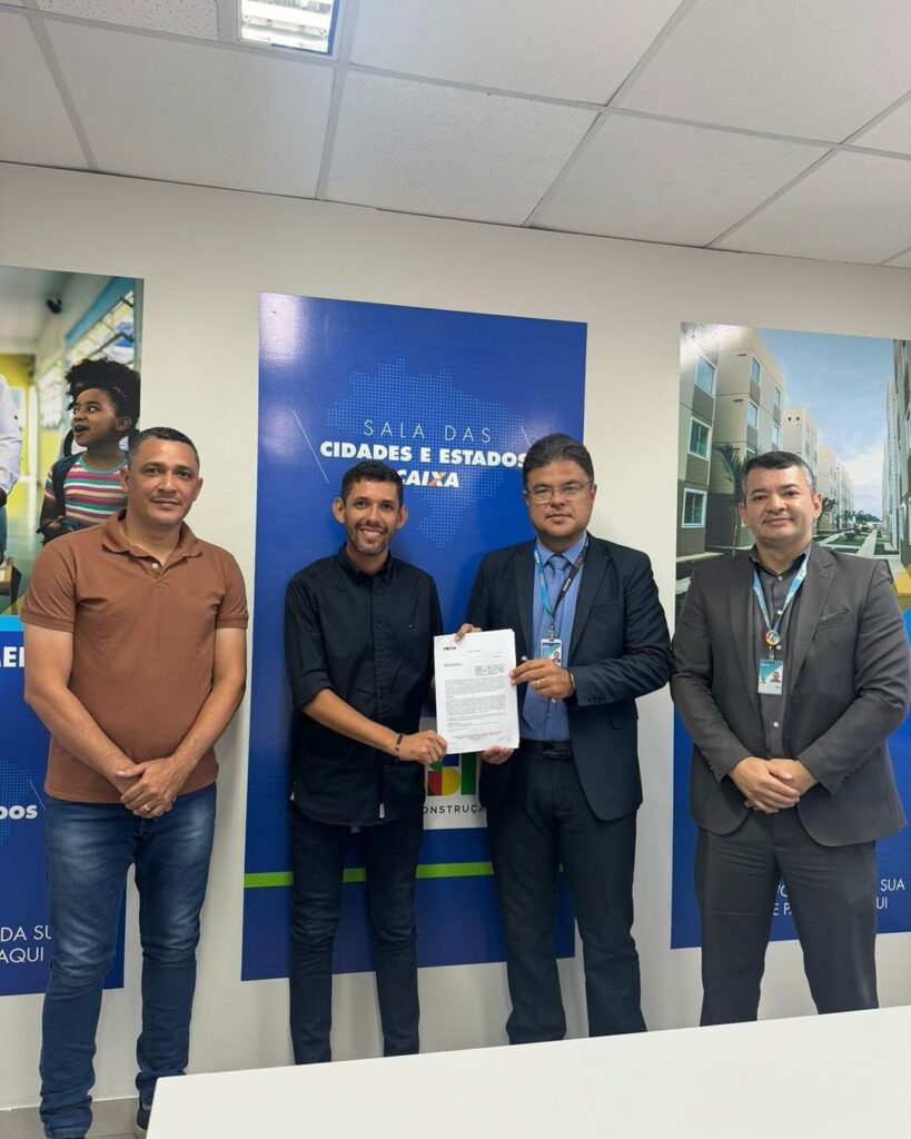 Prefeito de Olivença assina convênio com a Caixa para uma série de obras na cidade