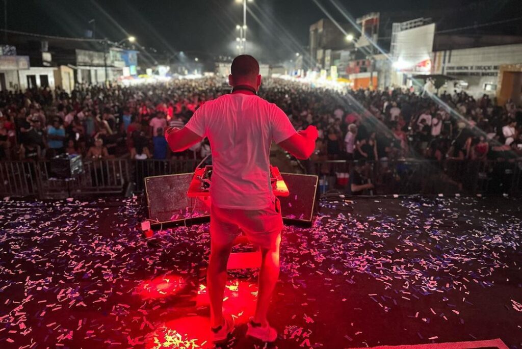 Shows arrastam multidão e animaram a noite da última quinta (24) em São Luís do Quitunde