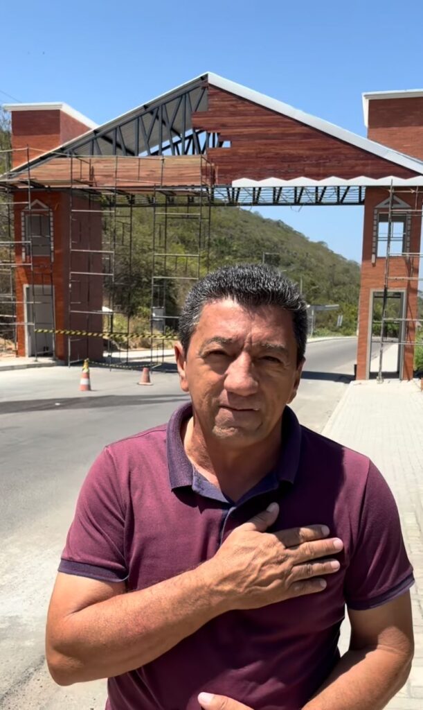 Prefeito de Água Branca visita obras do novo portal de entrada da cidade
