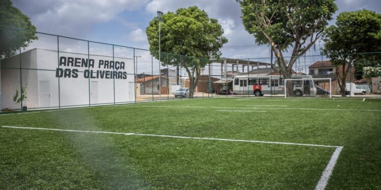 Para promover esporte e lazer, Prefeitura leva areninhas para comunidades do Benedito Bentes e Antares