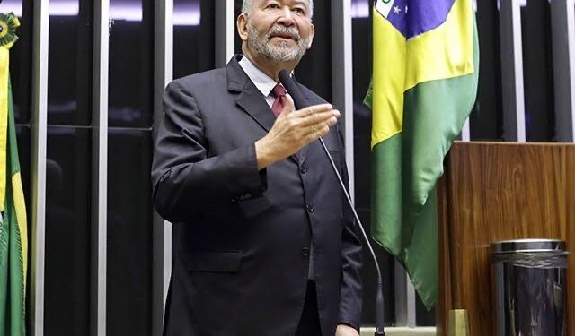 Paulão (PT) é o único deputado de Alagoas a apoiar fim da jornada 6×1