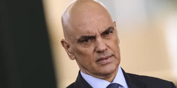 Alexandre de Moraes critica negacionismo e destaca gravidade da Covid-19: “Não foi uma gripezinha”