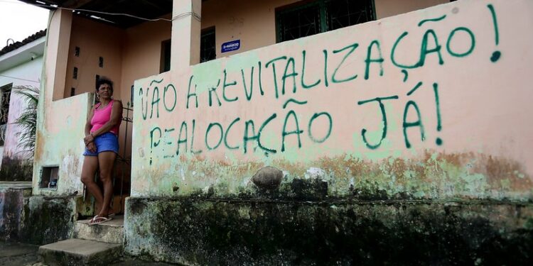 Ministério Público de Alagoas organiza reunião com moradores dos Flexais para discutir realocação