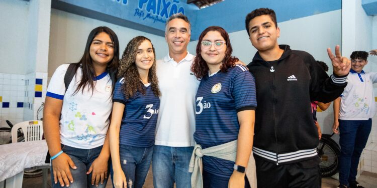 RAFAEL BRITO COMEMORA RECORDE DE INSCRITOS NO ENEM