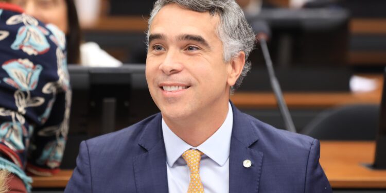 EM BRASÍLIA, COMISSÃO DE SAÚDE APROVA PL DO DEPUTADO RAFAEL BRITO