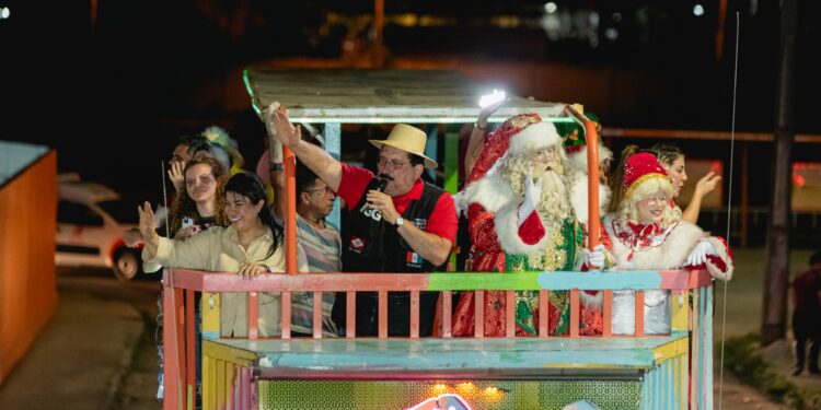 Rio Largo Luz 2024: Prefeito Gilberto Gonçalves promove cortejo seguido de grande espetáculo marcando o início dos festejos natalinos