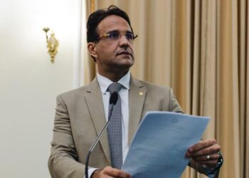 Deputado Mesaque Padilha apresenta projeto de lei que estabelece multa para quem invadir, impedir ou perturbar cerimônias religiosas em Alagoas