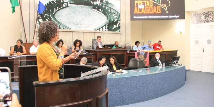 Assembleia Legislativa de Alagoas debate combate ao racismo em audiência pública