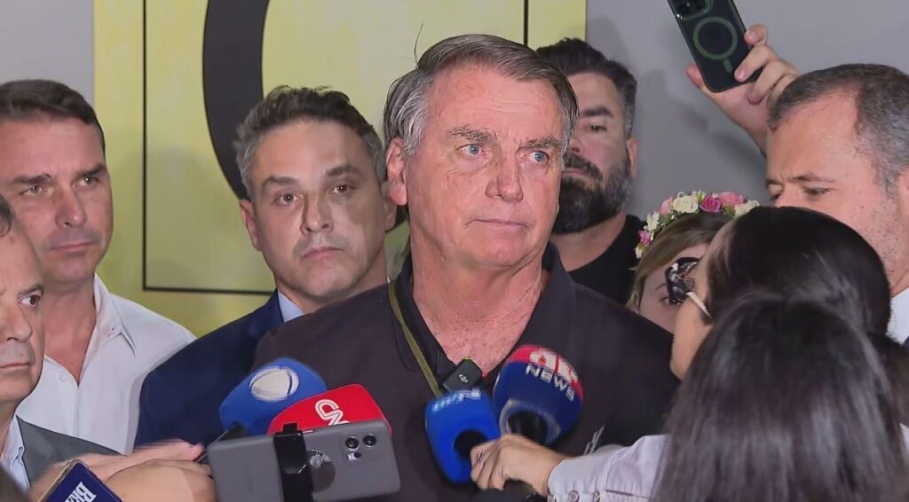 “Todas as medidas possíveis, dentro das quatro linhas, dentro da Constituição, eu estudei”, afirma Bolsonaro