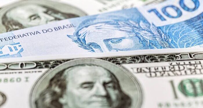 Dólar dispara a R$ 5,87, segundo maior valor da história. Bolsa cai