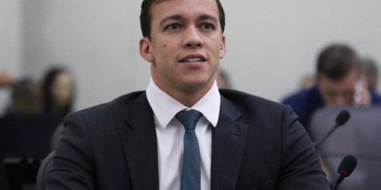 Aprovado projeto do deputado Leonam que cria a Semana de Conscientização sobre o Uso Adequado das Novas Tecnologias de Informação e Comunicação