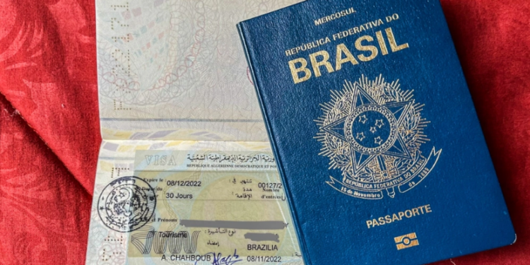 Turistas brasileiros passam a ter isenção de visto para viagens curtas em trânsito na China