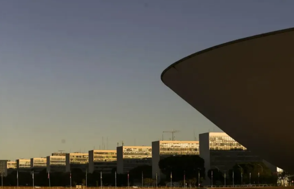 Supersalários ultrapassam R$ 11 bilhões com administração pública, segundo estudo