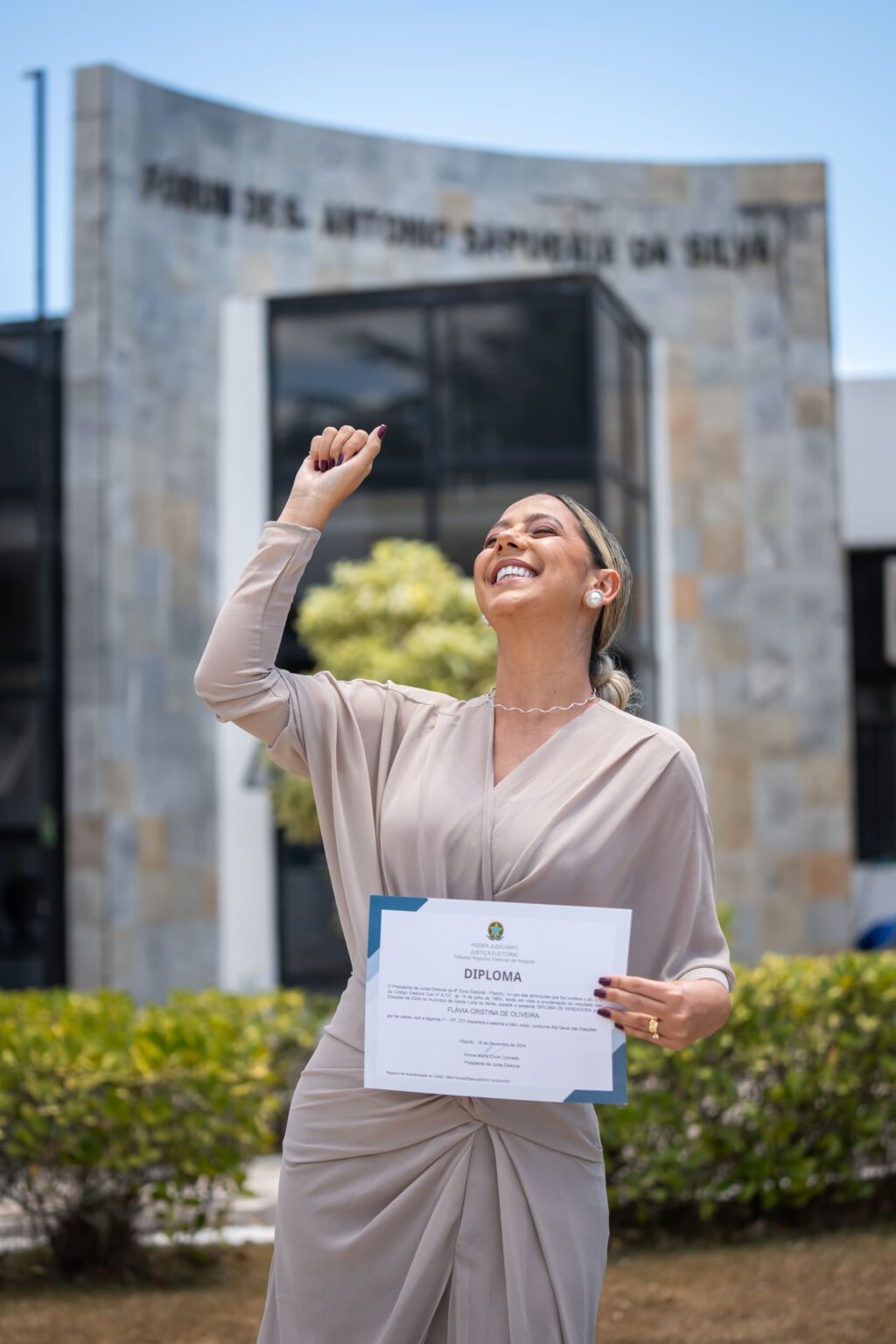 Vereadora mais votada de Santa Luzia do Norte, Flávia Oliveira, é diplomada