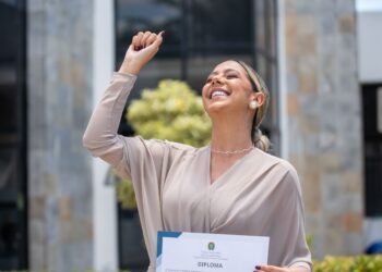 Vereadora mais votada de Santa Luzia do Norte, Flávia Oliveira, é diplomada