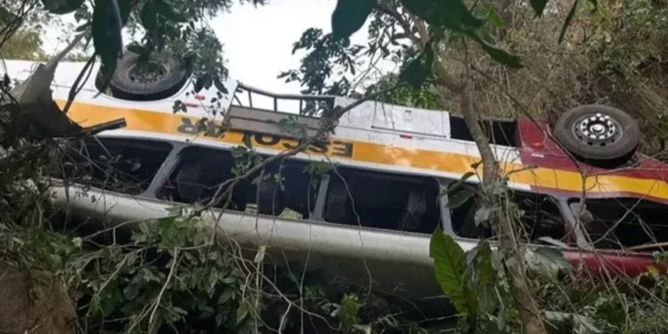 Nove dias após acidente na Serra da Barriga, ônibus ainda não foi periciado