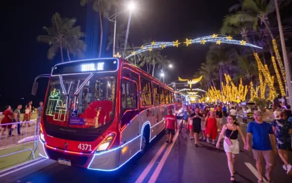 Passeios gratuitos em ônibus natalinos começam neste sábado (7)