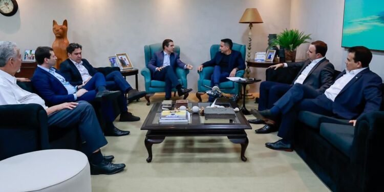 Daniel Barbosa representa Arapiraca em reunião com Paulo Dantas e o provável futuro presidente da Câmara