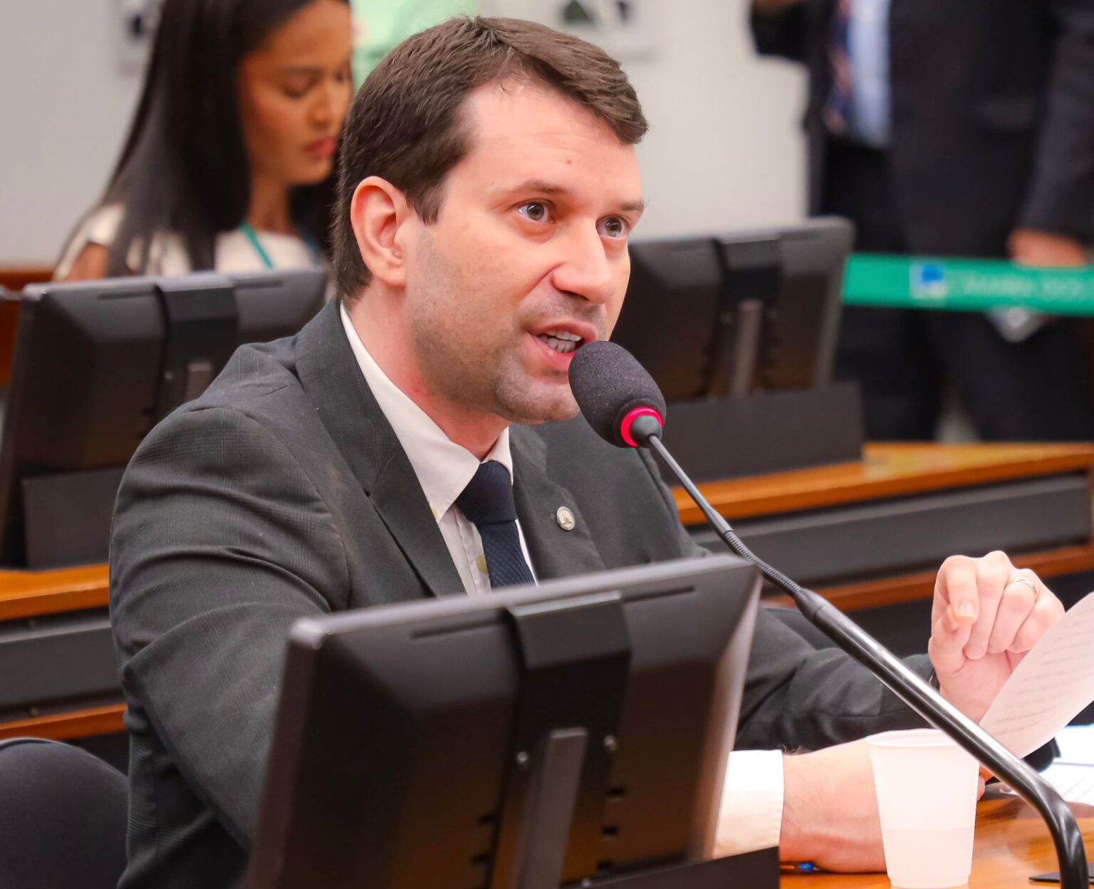 Vítimas de violência doméstica terão direito a spray de pimenta como instrumento de defesa