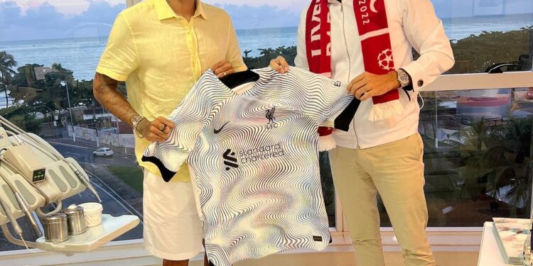 Sorrisos em alta: o dentista dos politicos e das estrelas alagoanas