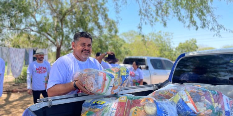 Prefeitura de Delmiro Gouveia inicia entrega de 4 mil cestas natalinas de alimentos à população