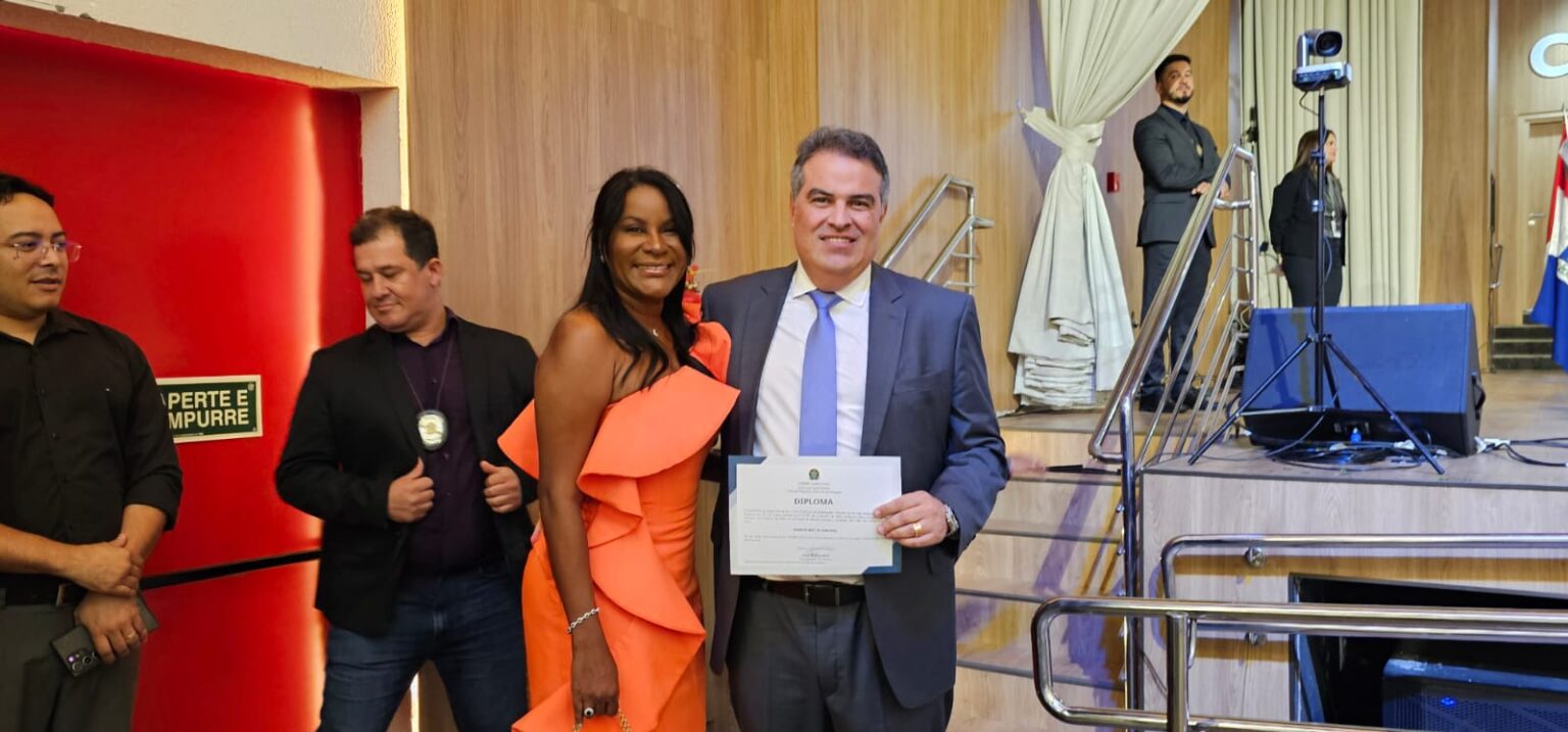 “Continuarei trabalhando pelo povo de Maceió.”, disse Samyr Malta em diplomação