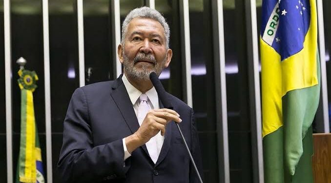 Único parlamentar federal de Alagoas de esquerda, Paulão termina o ano pressionado no PT de Alagoas
