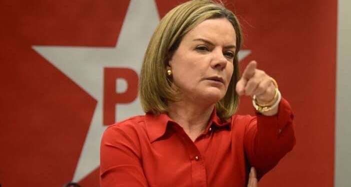 Gleisi Hoffmann critica resistência ao pacote econômico e cobra atuação do Banco Central