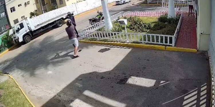 “A vida dele valeu R$ 7”, desabafa esposa de mototaxista assassinado em PE