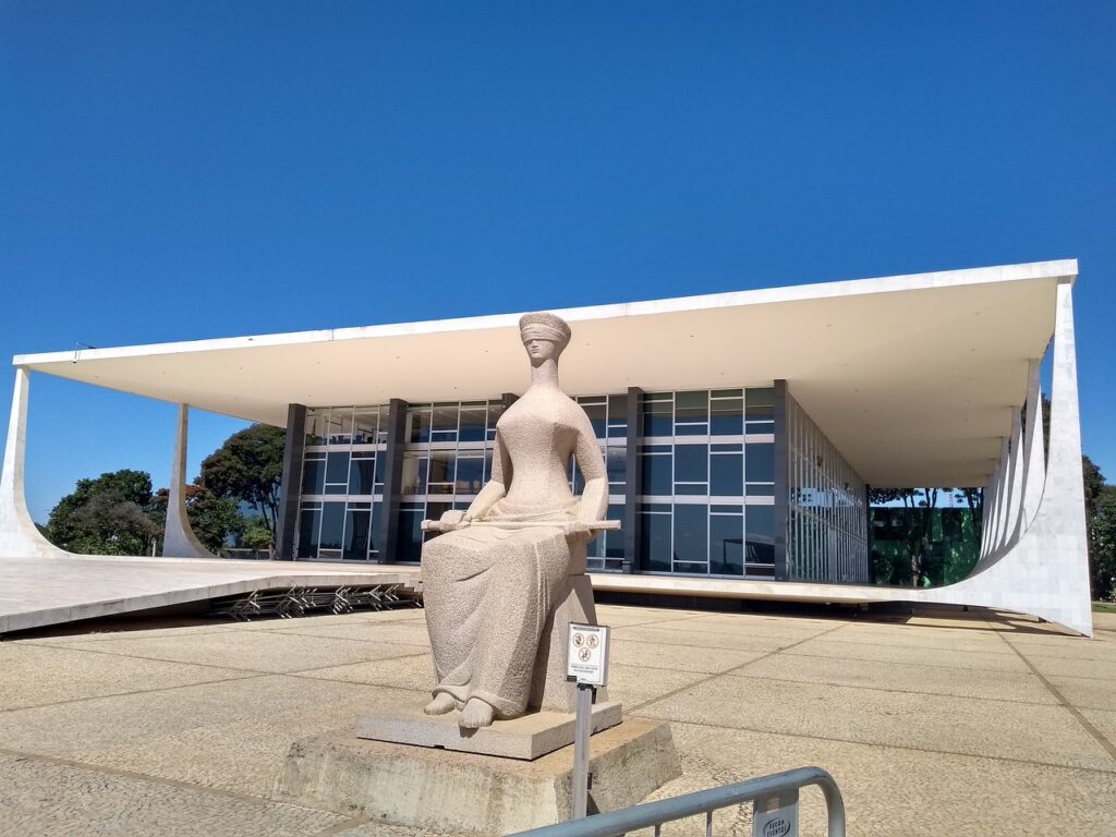 Judiciário gasta R$ 819 milhões com benefício que aumenta salários, segundo estudo