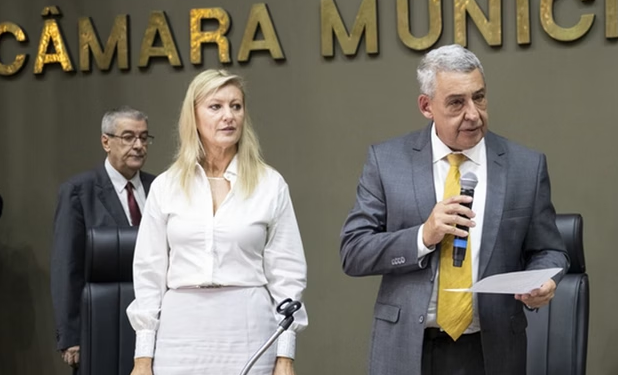Prefeito de Porto Alegre causa polêmica com declarações sobre liberdade de expressão e ditaduras