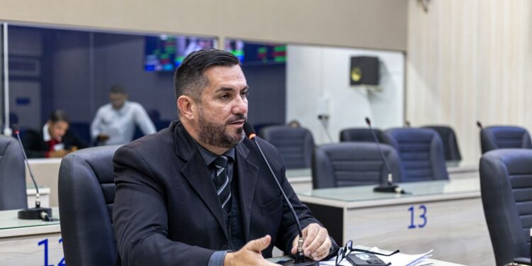 Leonardo Dias critica vetos de Lula na Saúde Pública: pode pedir música no Fantástico