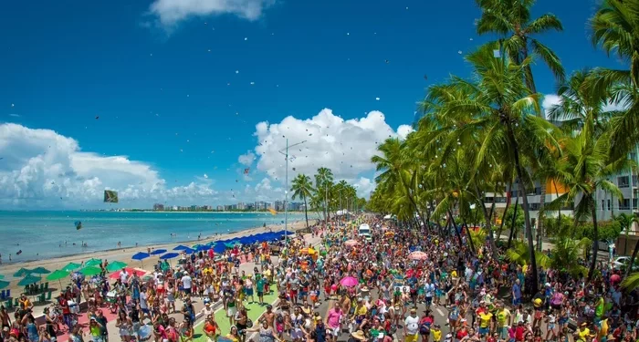 Turismo no Carnaval 2025 deve gerar R$ 12 bilhões em receitas, aponta CNC