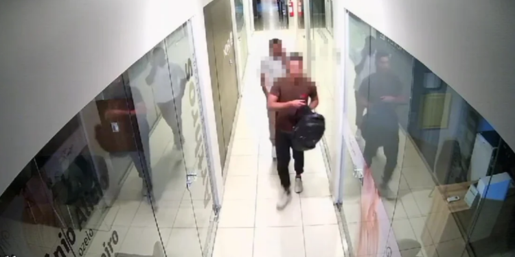 Loja de iPhones é invadida e furtada em Arapiraca; criminosos levaram quase 30 aparelhos