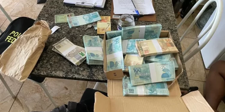 Polícia Federal prende foragido da Justiça de Alagoas, condenado por tráfico e acusado de falsificação, em Belo Horizonte