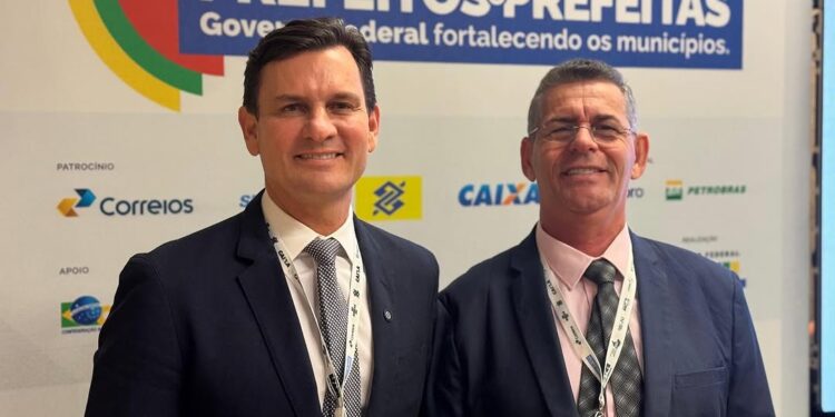 Prefeito de Ibateguara participa de evento em Brasília e recebe reconhecimento na área da educação