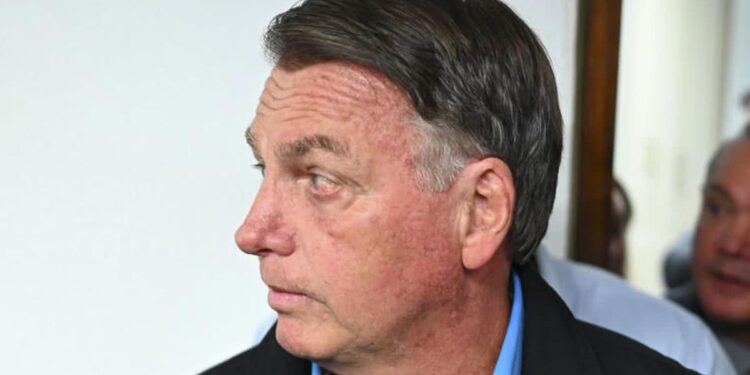 Defesa de Bolsonaro critica denúncia da PGR e afirma que ex-presidente está tranquilo