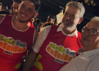 Vereador Valério Passos prestigia Bloco dos Caseiros ao lado de Arthur Lira na Barra de São Miguel