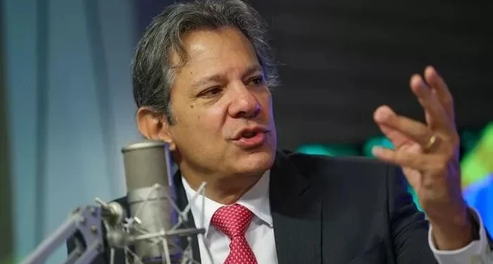 Governo amplia isenção do Imposto de Renda e propõe taxação de super-ricos para compensar arrecadação