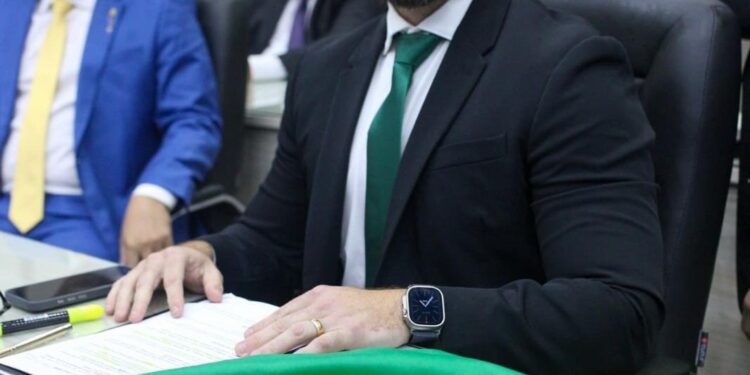 “A esquerda não gosta da nossa bandeira, porque não tolera ordem e progresso”, afirma Thiago Prado