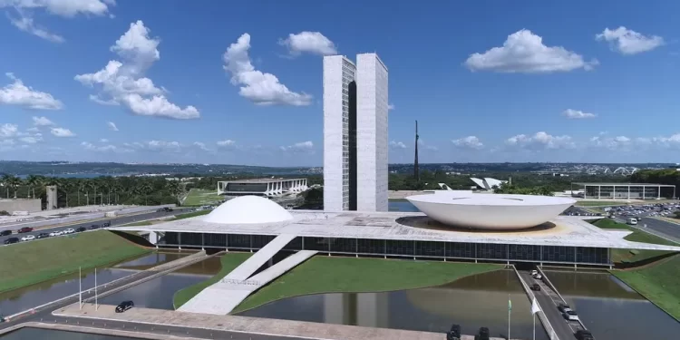 Congresso retoma trabalhos com foco em Imposto de Renda, Orçamento, eleições e segurança