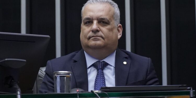 Após requerimento do deputado Alfredo Gaspar e de outros parlamentares de oposição, ministro Padilha recua e desiste de cargo na China Hub Brasil