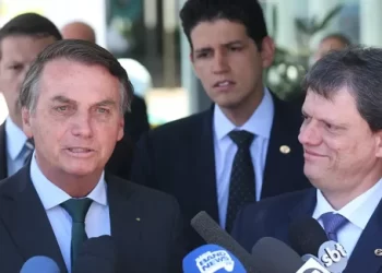 Bolsonaro escolhe Tarcísio e mais 14 aliados como testemunhas em processo do STF