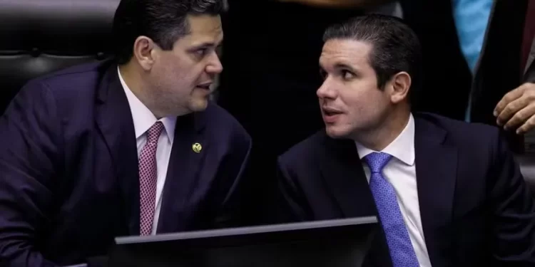 Congresso articula projeto que flexibiliza punições do 8 de Janeiro e endurece penas para futuros golpistas