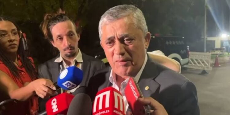 Líder do governo sobre deputado que negou ministério: “Tudo resolvido”