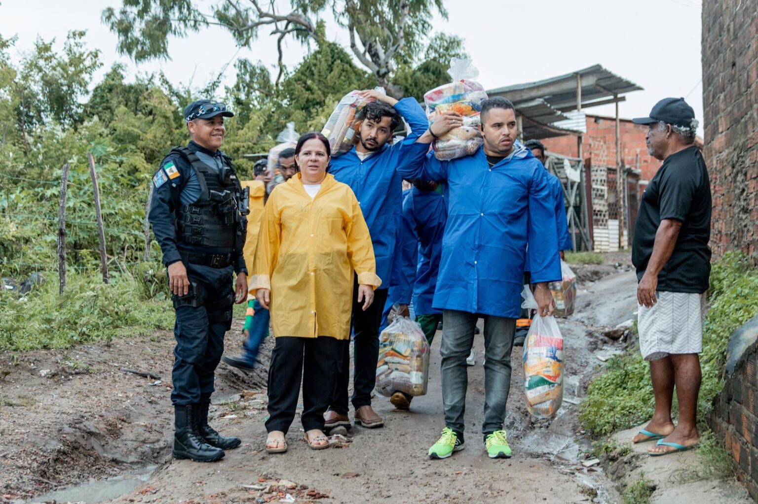 Prefeita Lívia Carla lidera ação solidária após fortes chuvas e reforça compromisso com Barra de Sto. Antônio